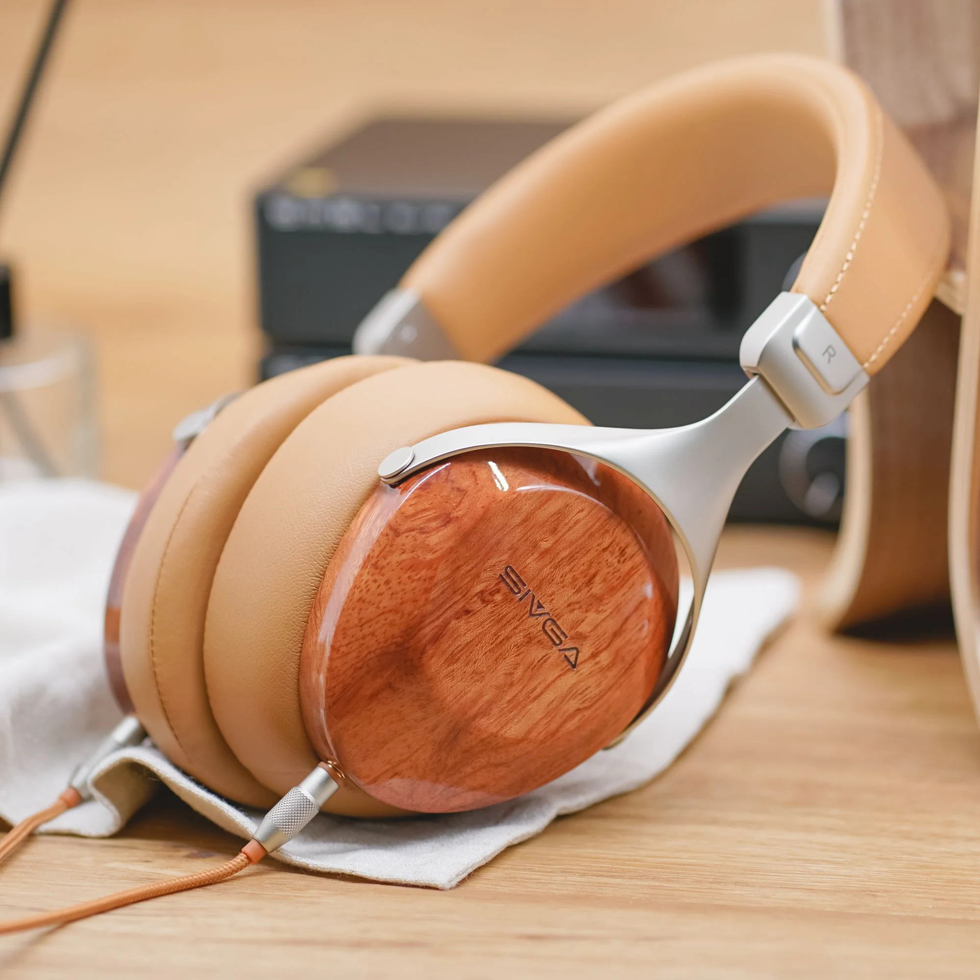 SIVGA SV021 Over-ear Close back Solid Wood Headphone - Image 3